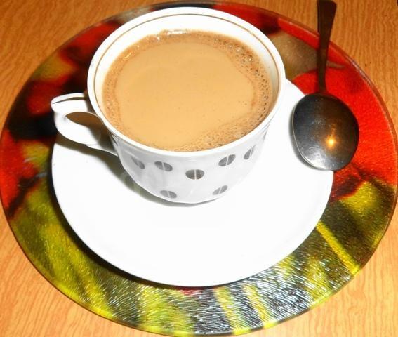 фото кофе с какао, молоком и корицей
